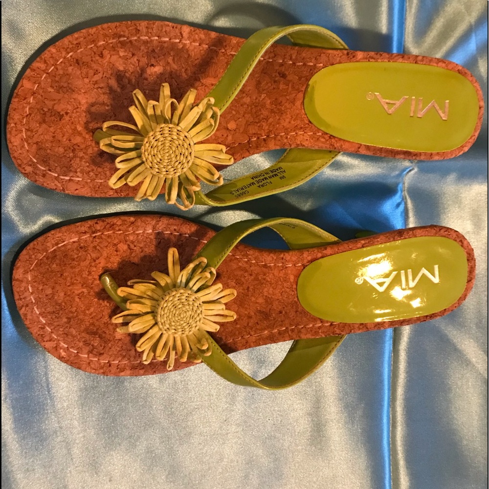 MIA lime green sandals. 9M. 2”heel.